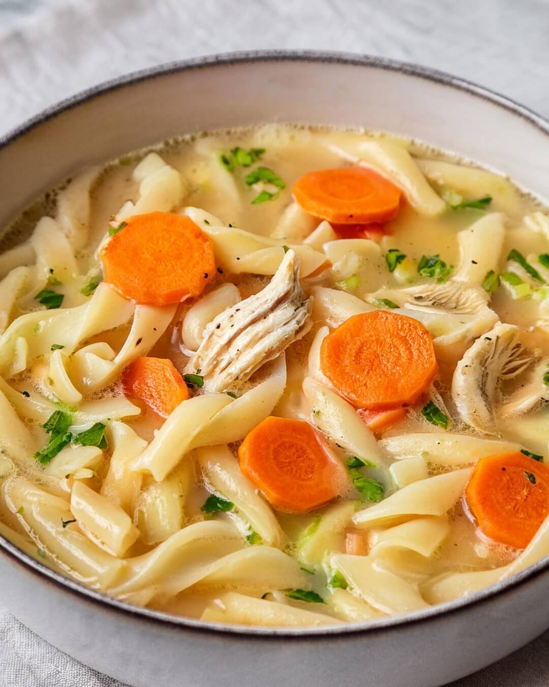 This comforting meal combines tender chicken, al dente pasta, and fresh vegetables in a velvety cream sauce. Perfect for chilly evenings, it’s a hearty, nutritious option that’s ready in under 40 minutes. Ideal for meal prep or family dinners!